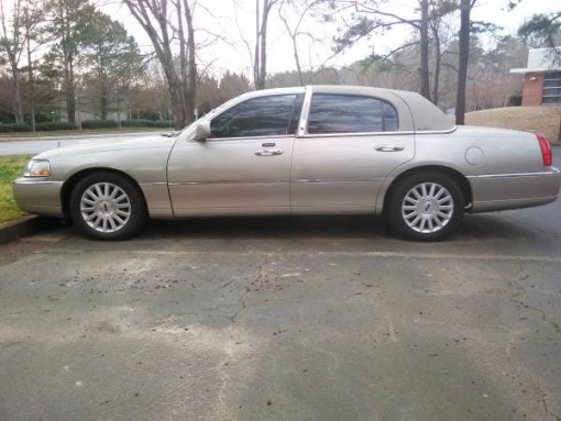 Insurance Quote For 2004 LINCOLN TOWN CAR EXECUTIVE L 2WD SEDAN 4 DOOR - 4.6L V8  SFI OHV      NS2 $78.02 Per Month 9422781